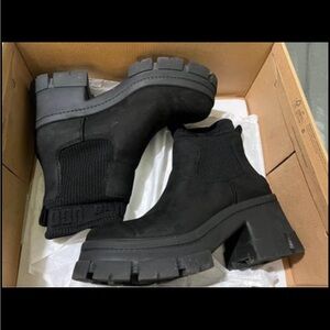Brooklyn Chelsea Ulta boots size 9.5